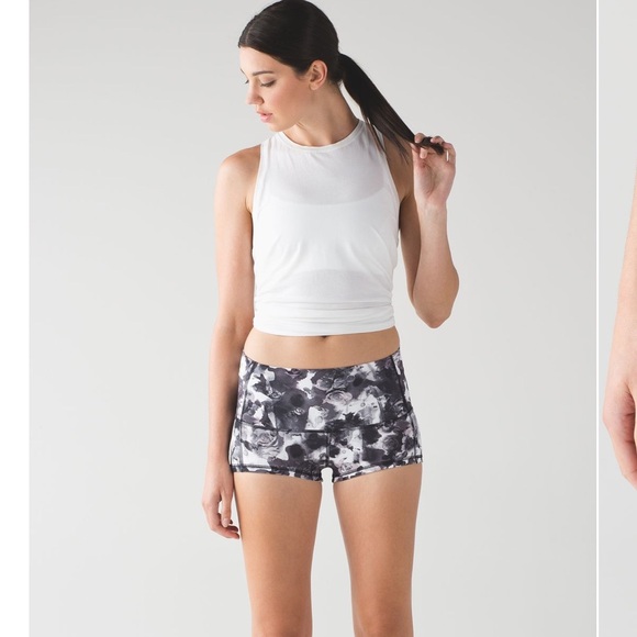 Lululemon Wunder Short 2"
Mini Obscurred Black Dusty Mauve - Picture 3 of 10